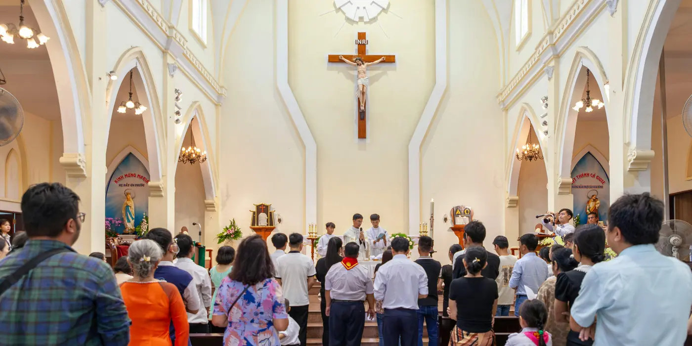 a church service in progress from Concordia Lutheran Church houston in Houston, TX - Men Ministry